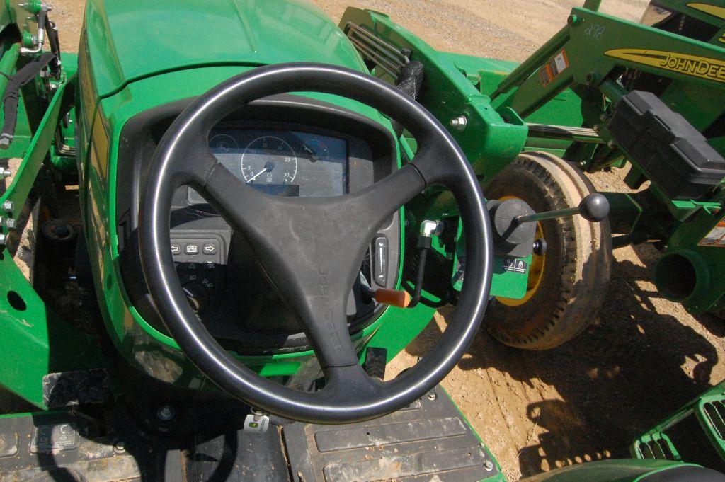 JD 3038 4WD ROPS W/ LDR AND BUCKET 151HRS. WE DO NOT GAURANTEE HOURS
