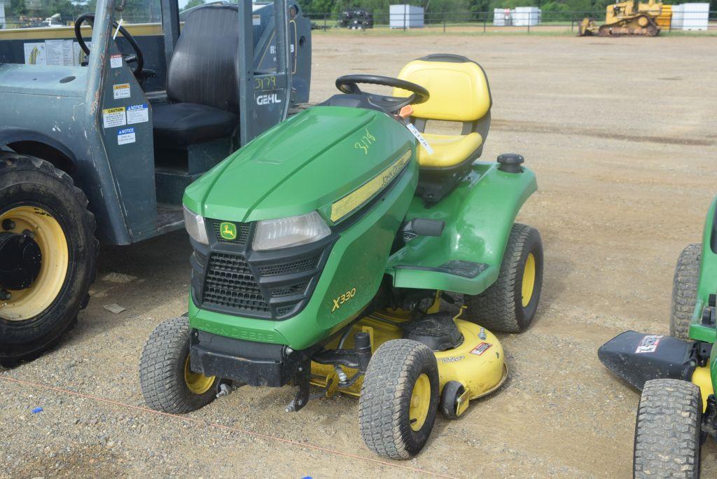 JD X330 RIDING MOWER