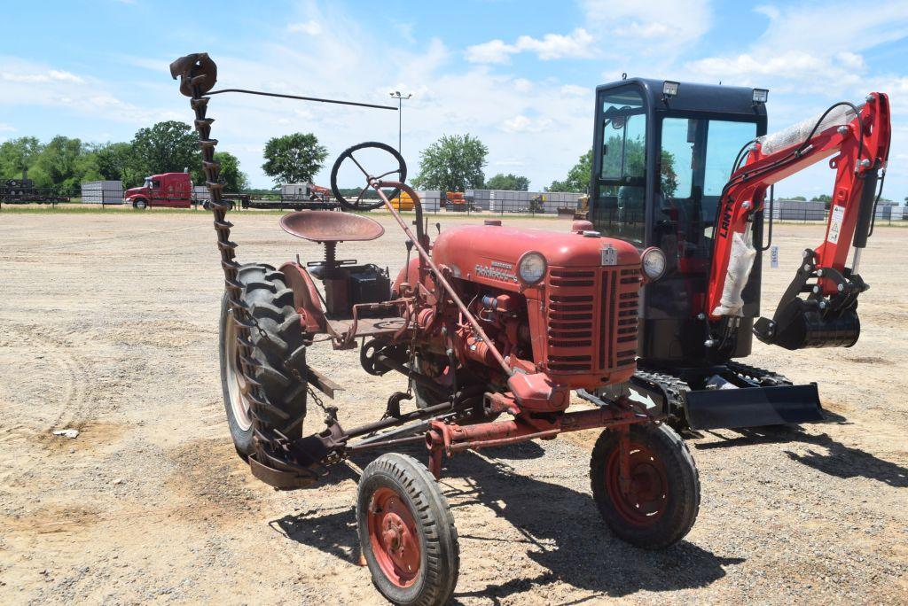 FARMALL CUB W/ SIDE MOWER