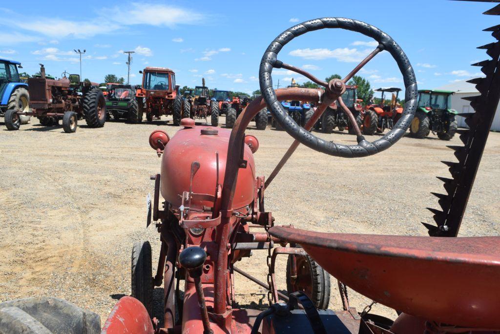 FARMALL CUB W/ SIDE MOWER