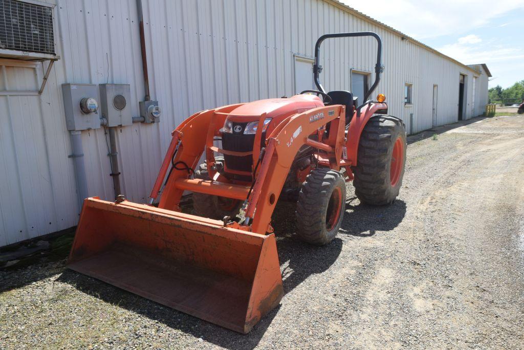 KUBOTA L4701 4WD ROPS W/ LDR AND BUCKET 790HRS. WE DO NOT GAURANTEE HOURS