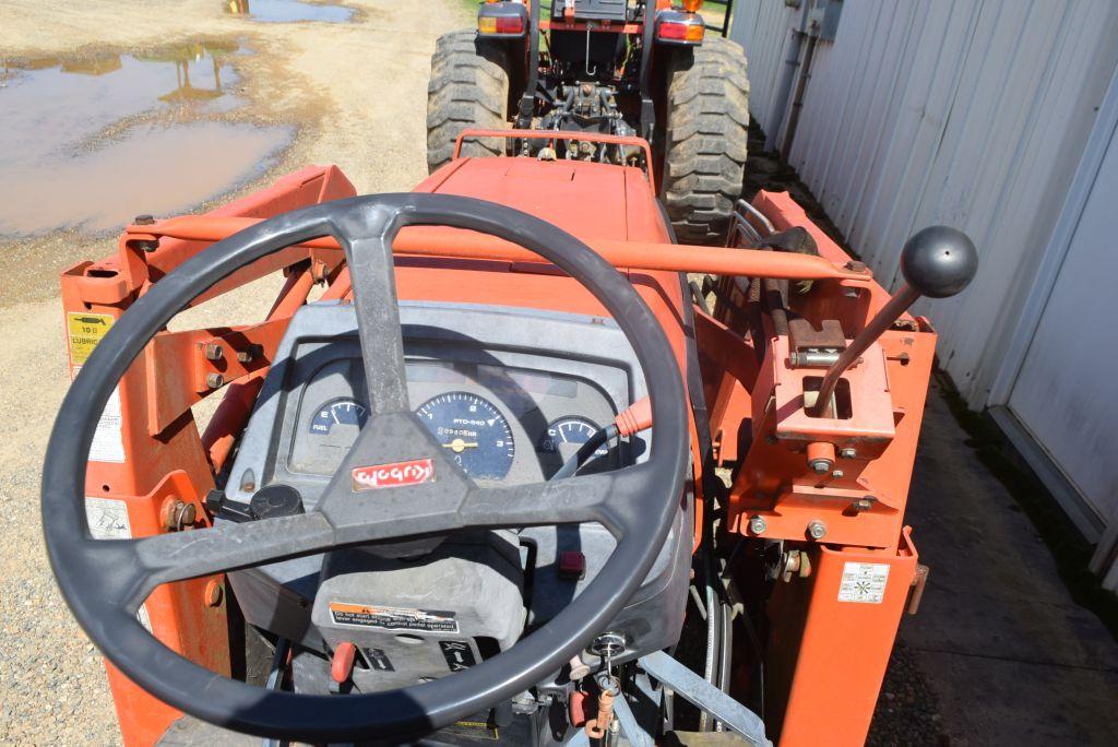 KUBOTA L3010 4WD ROPS HST W/ LDR AND BUCKET