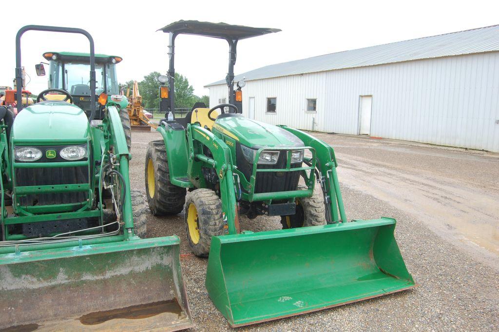 JD 3025 4WD CANOPY W/ LDR AND BUCKET 2037HRS. WE DO NOT GAURANTEE HOURS