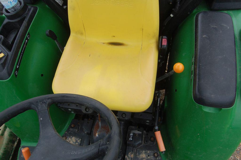 JD 3025 4WD CANOPY W/ LDR AND BUCKET 2037HRS. WE DO NOT GAURANTEE HOURS