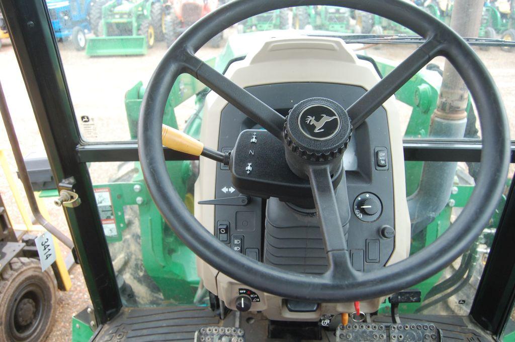 JD 6105D 4WD C/A W/ LDR AND BUCKET 4435HRS. WE DO NOT GAURANTEE HOURS POWER REVERSER