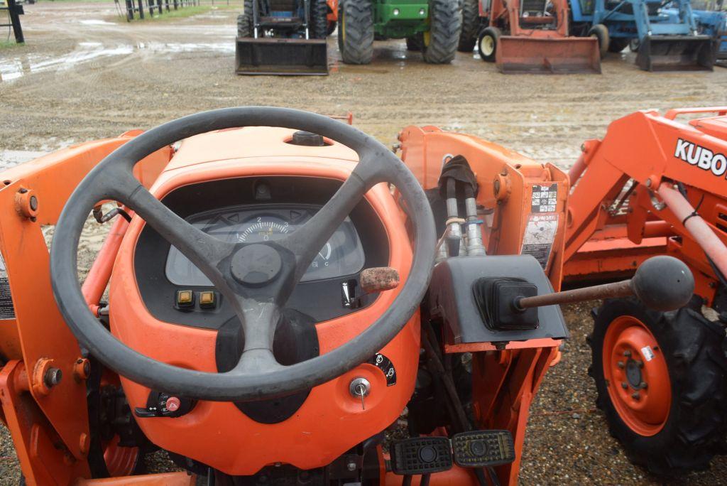 KUBOTA L3901 4WD ROPS W/ LDR AND BUCKET 629HRS. WE DO NOT GAURANTEE HOURS