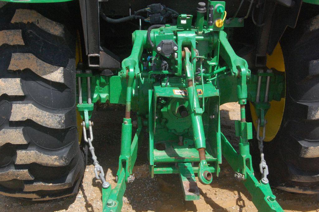 JD 5065E C/A 4WD W/ LDR AND BUCKET 754HRS. WE DO NOT GAURANTEE HOURS