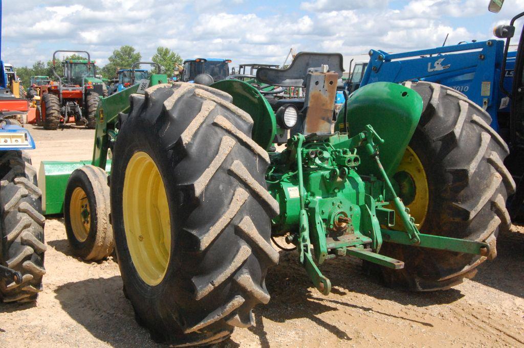 JD 2640 2WD W/ LDR AND BUCKET