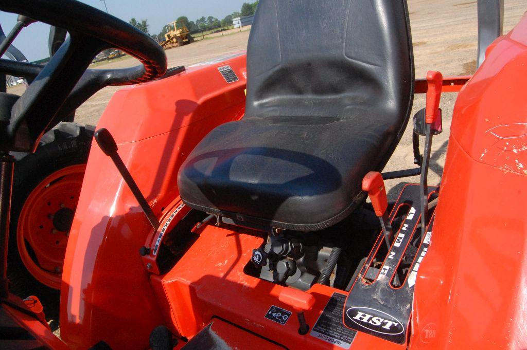 KUBOTA L3400 ROPS 4WD W/ LDR BUCKLET