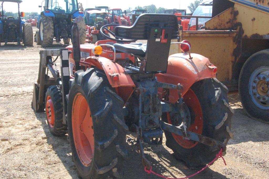 KUBOTA L1501DT W/ LDR AND BUCKET 1270HRS. WE DO NOT GAURANTEE HOURS