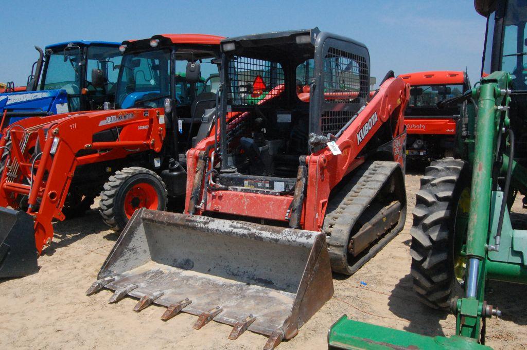 KUBOTA SVL65-2 RUBBER TRACK SKID STEER