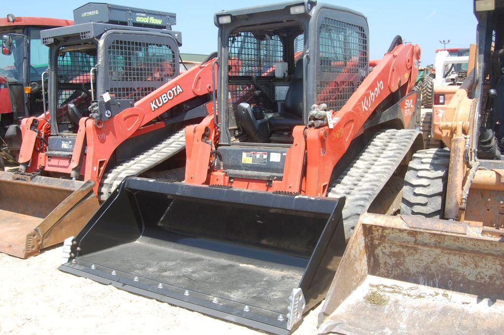 KUBOTA SVL97-2 RUBBER TRACK SKID STEER