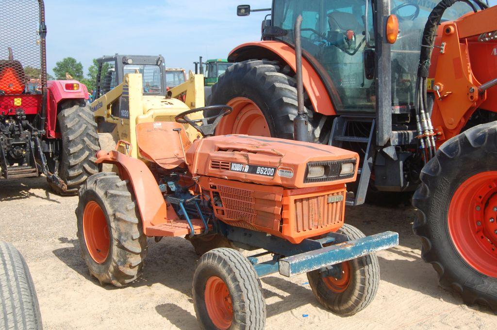 KUBOTA B6200 2WD OPEN 155HRS. WE DO NOT GAURNATEE HOURS