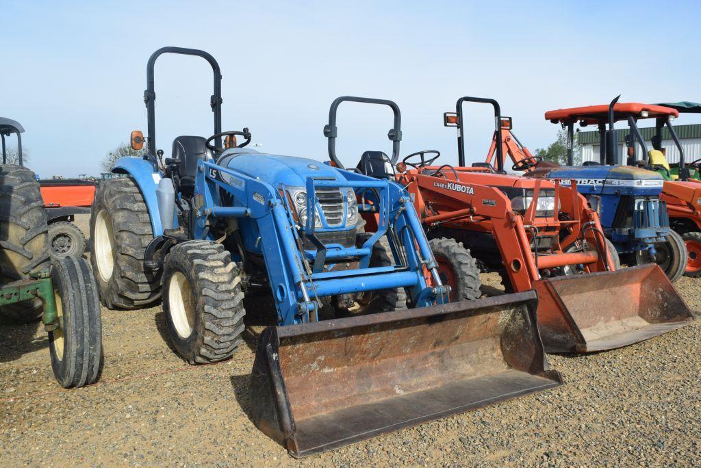 LS XR4040H ROPS 4WD W/ LDR BUCKET  884 HRS(WE DO NOT GUARANTEE HRS)