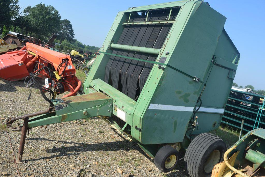 JD 530 ROUND BALER