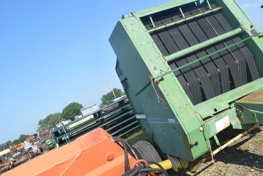 JD 530 ROUND BALER