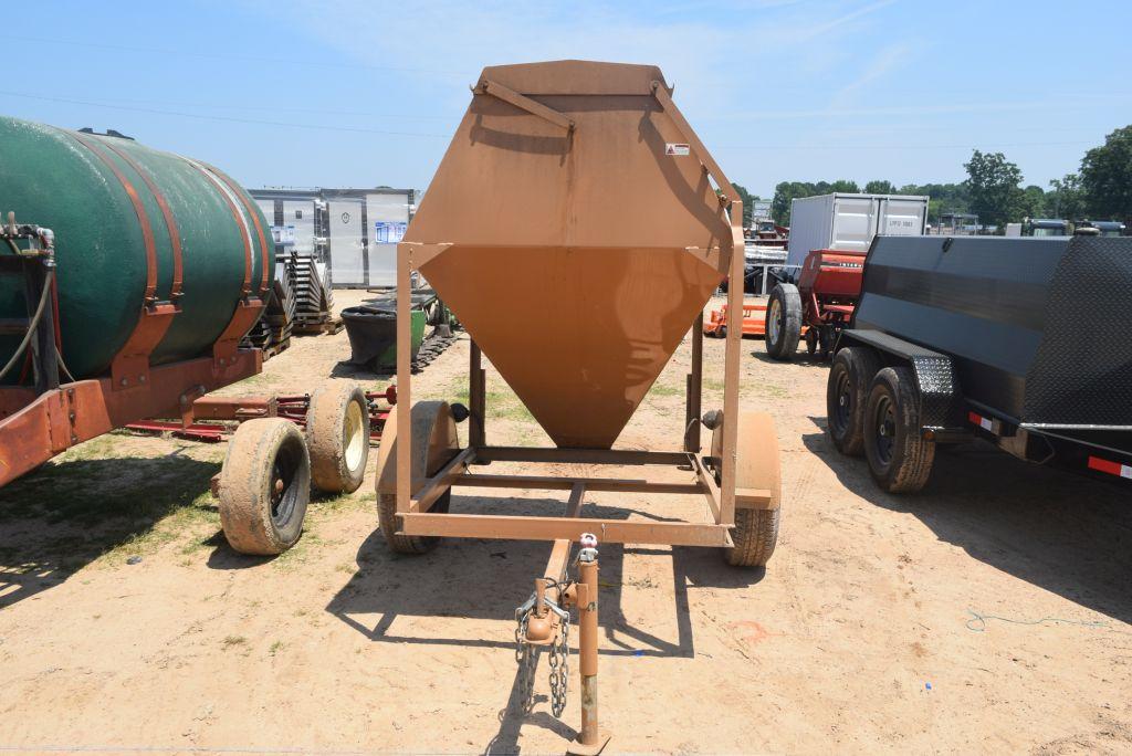 HANDI HOPPER FEED WAGON