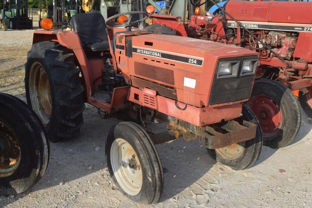 INTERNATIONAL 254 2WD CANOPY SALVAGE