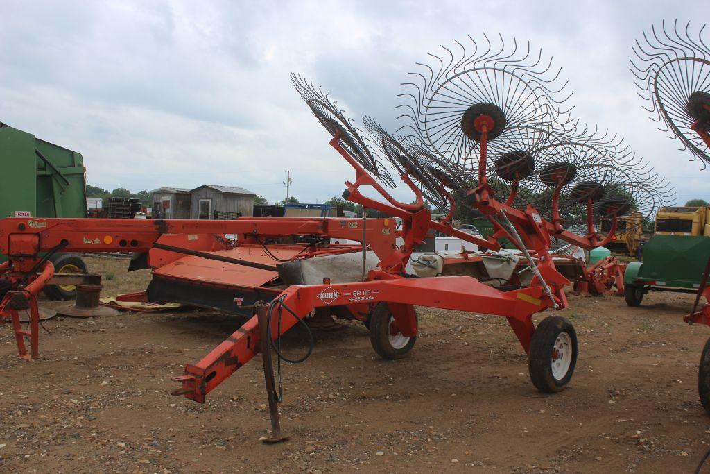 KUHN 10 WHEEL HAY RAKE SR110