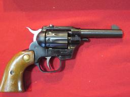 High Standard Hombre 9300 .22LR revolver, like new in box , tag#6065