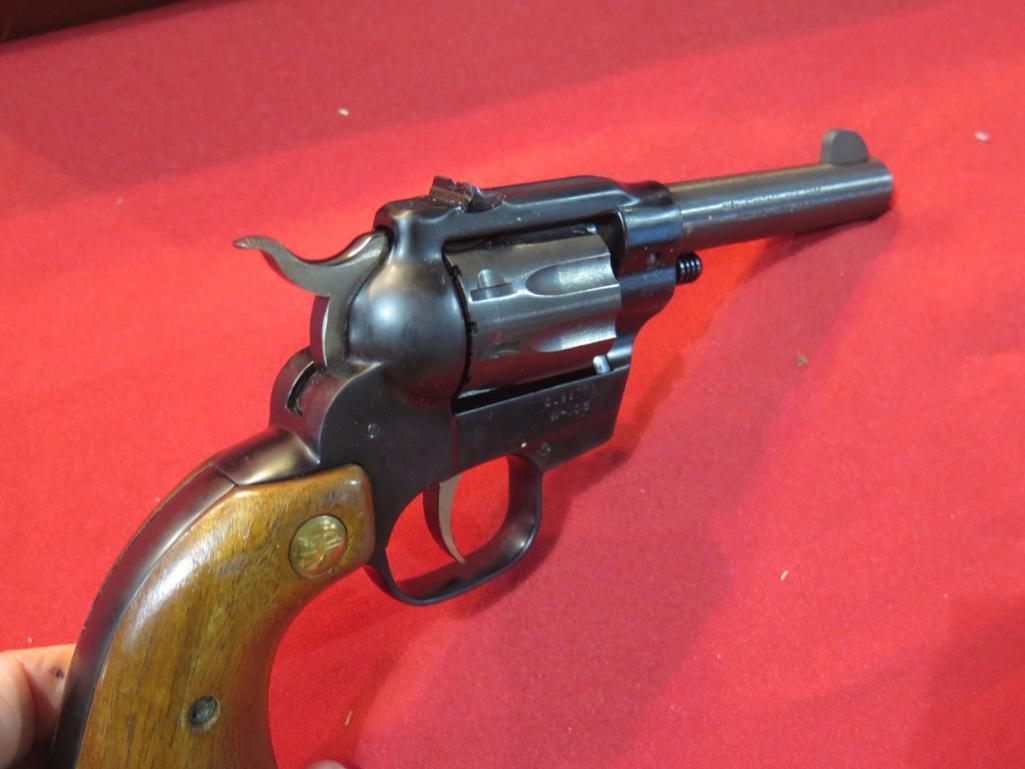 High Standard Hombre 9300 .22LR revolver, like new in box , tag#6065