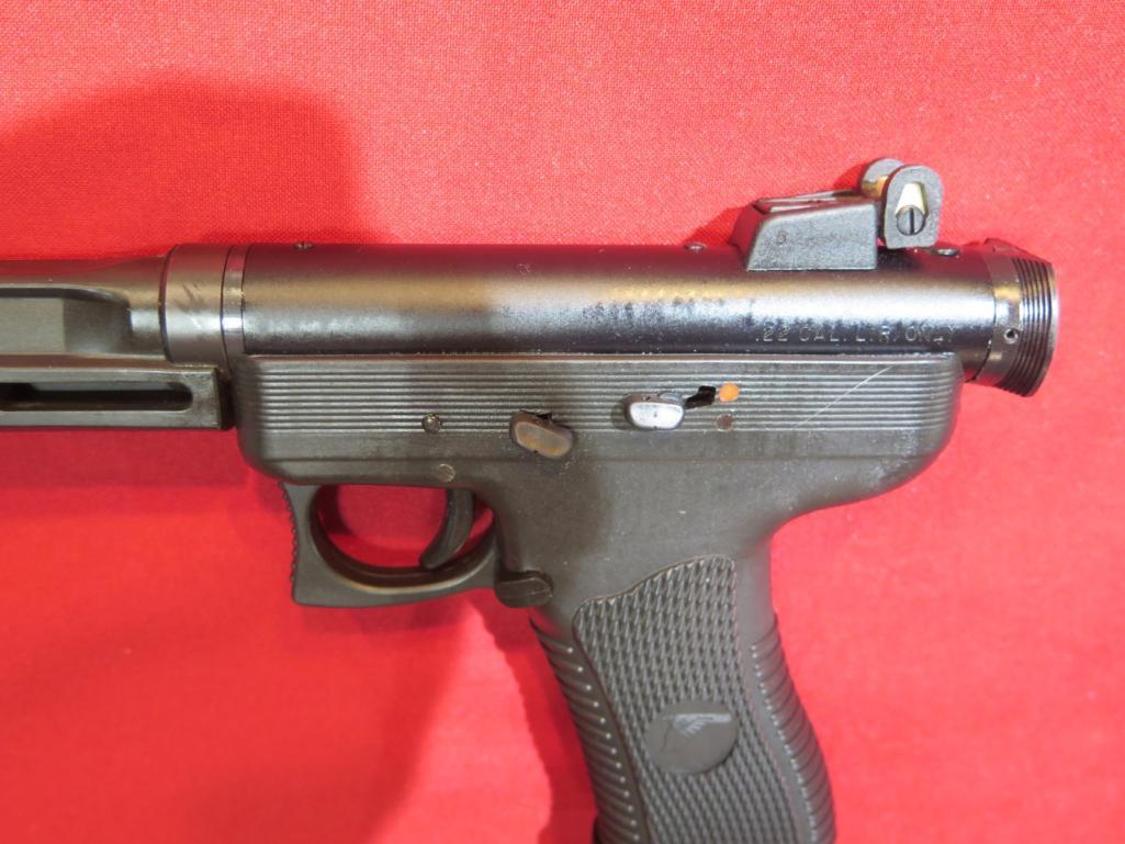 Magnum Research MT Eagle .22LR semi auto pistol, extra clip, soft case , ta