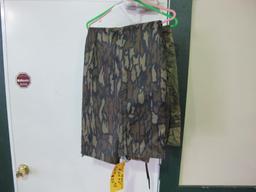 (2) Pairs of camo hunting pants, XXL extra long & medium, tag#6717