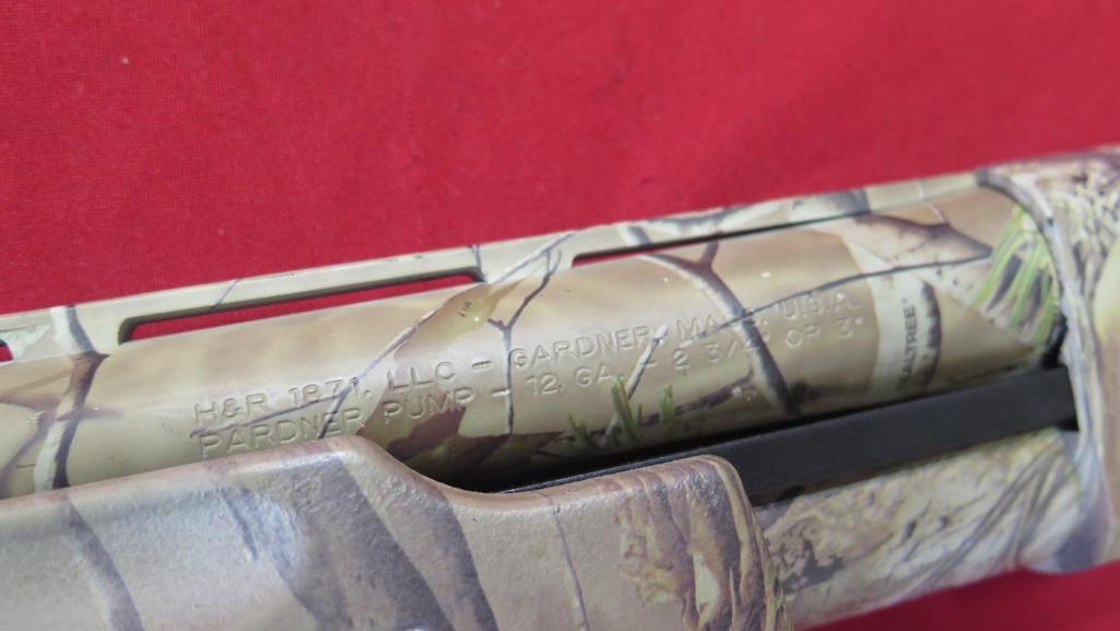 Harrington & Richardson 1871 Pardner 12ga 3" slide action, 28" barrel, camo
