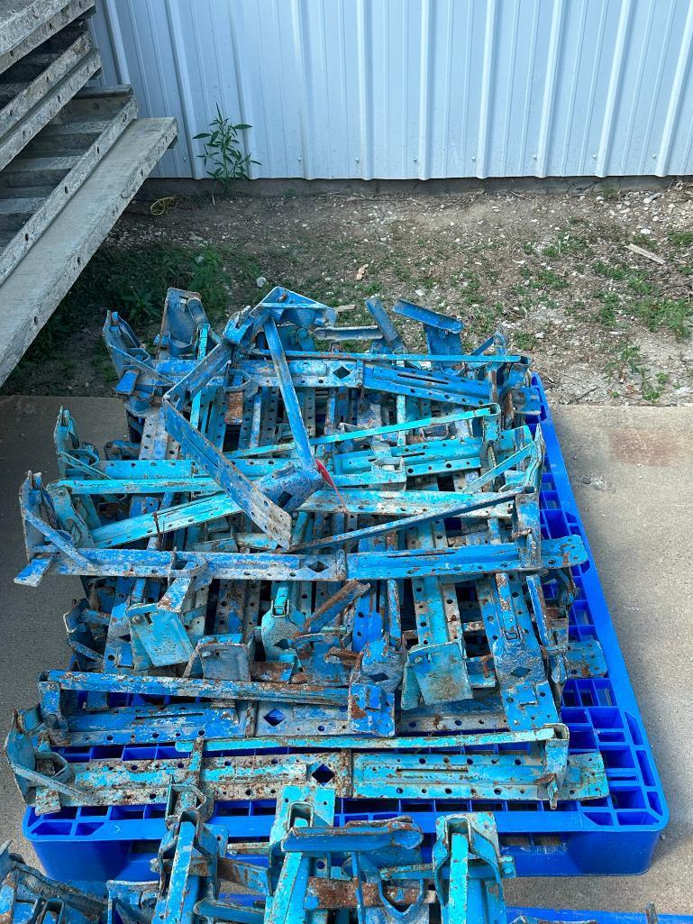 (25) adjustable kicker braces, located in Mt. Pleasant, IA.