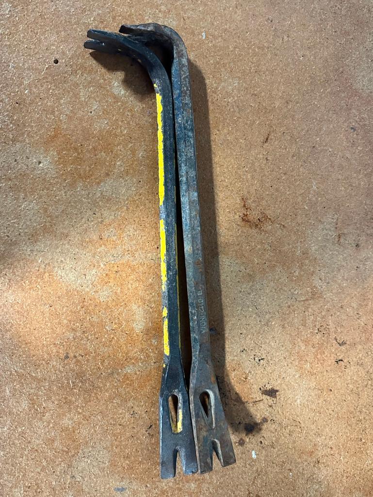 (2) 18" crowbar, located in Mt. Pleasant, IA.