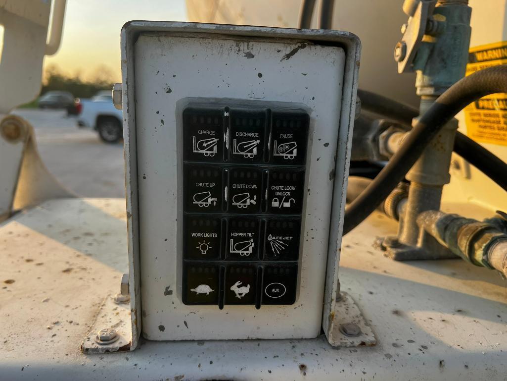 2017 Peterbilt 567 6X4 Concrete Mixer Truck