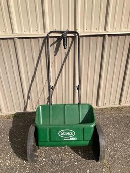 SCOTTS FERTILIZER SPREADER... - NO SHIPPING AVAILABLE -