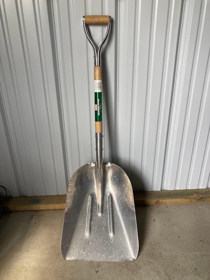 ALUMINUM SCOOP SHOVEL... ...- NO SHIPPING AVAILABLE -