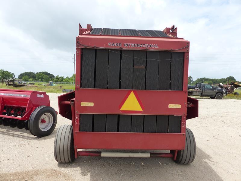 CASE INTERNATIONAL 846 ROUND BALER