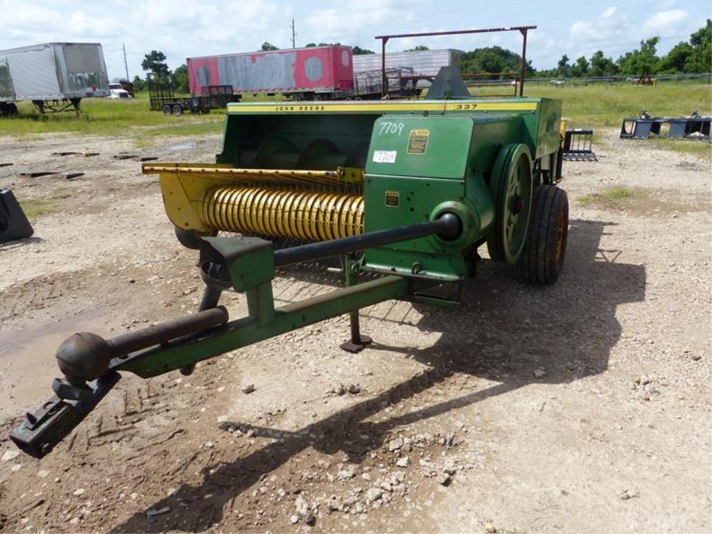 JOHN DEERE 337 SQUARE BALER