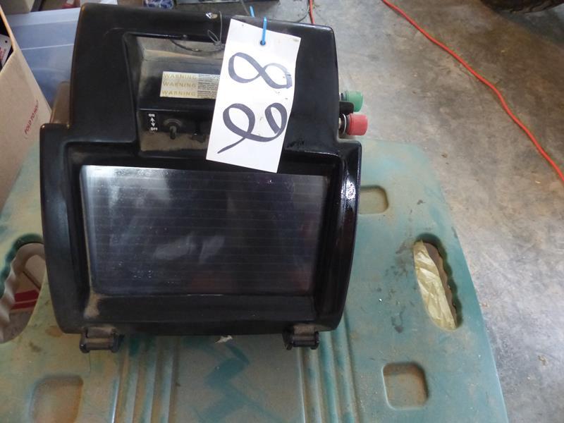 GALLAGHER 517 SOLAR POWERED FENCE CHARGER