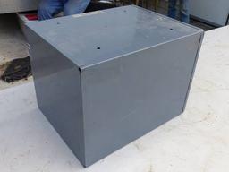 METAL 4 DRAWER CABINET