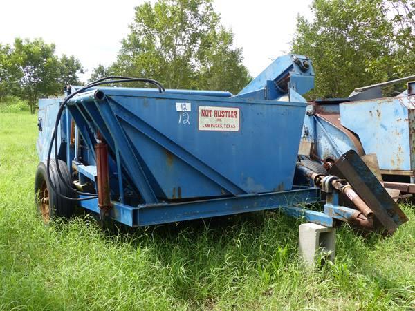 NUT HUSTLER PECAN PICKER