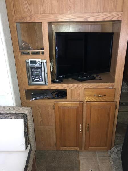 2004 SALEM BY FOREST RIVER 30' FIFTH WHEEL CAMPER
