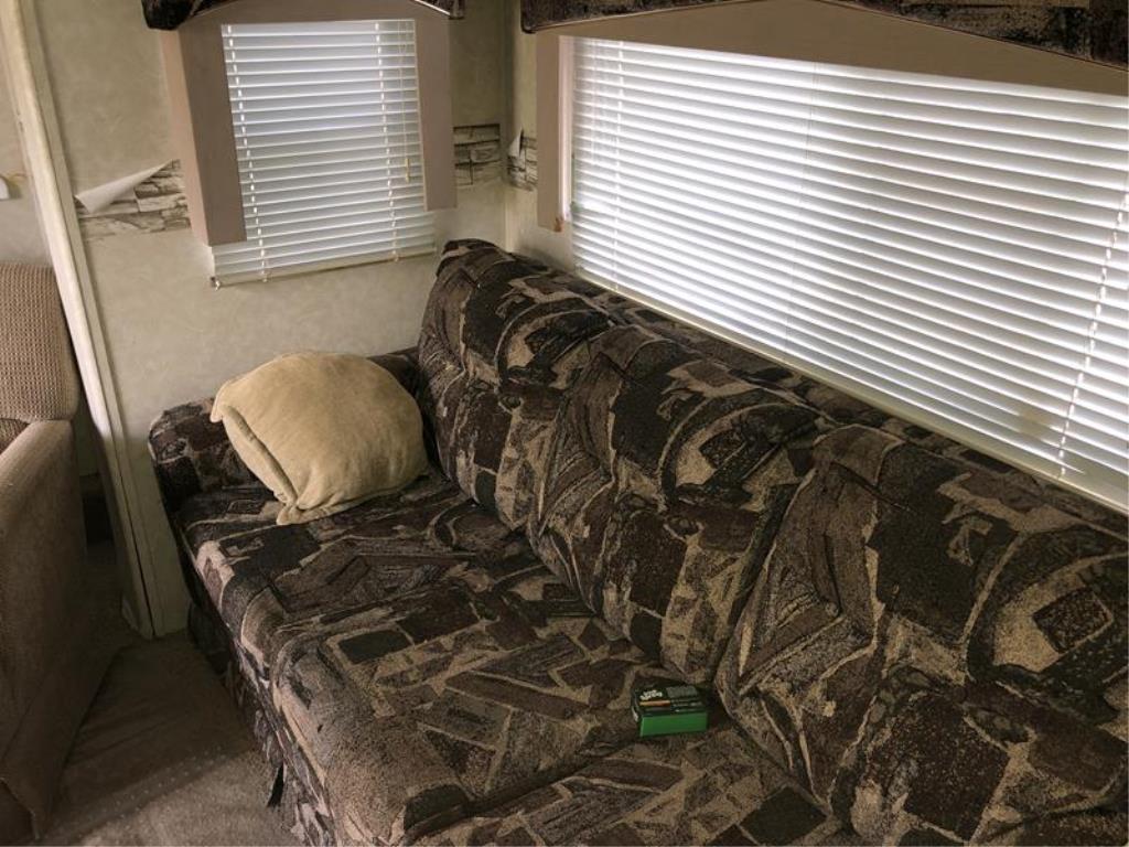 2004 SALEM BY FOREST RIVER 30' FIFTH WHEEL CAMPER
