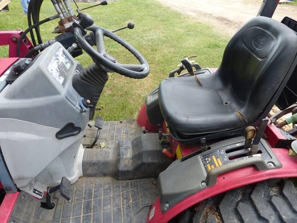 MAHINDRA MAX26XL HST TRACTOR W/FE LOADER