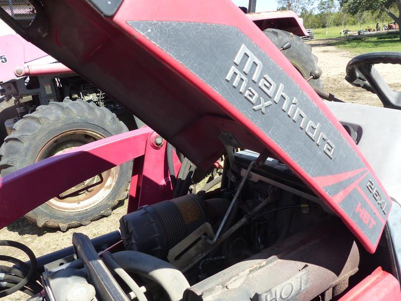 MAHINDRA MAX26XL HST TRACTOR W/FE LOADER