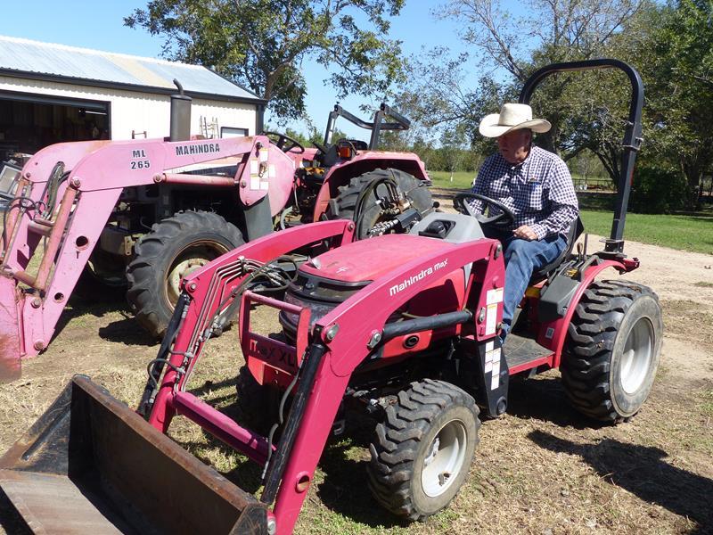 MAHINDRA MAX26XL HST TRACTOR W/FE LOADER
