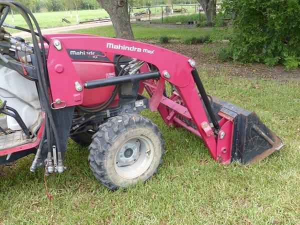 MAHINDRA MAX26XL HST TRACTOR W/FE LOADER