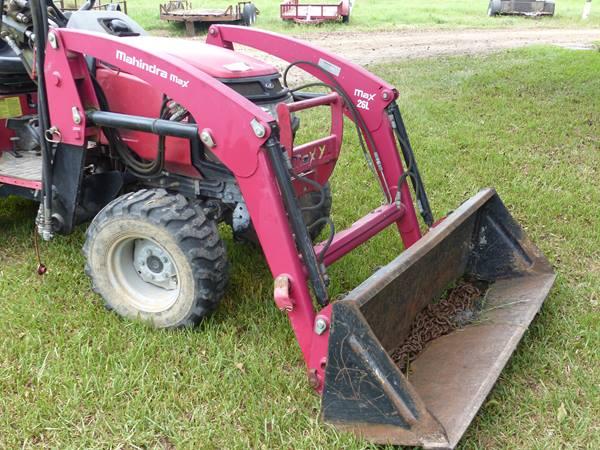 MAHINDRA MAX26XL HST TRACTOR W/FE LOADER