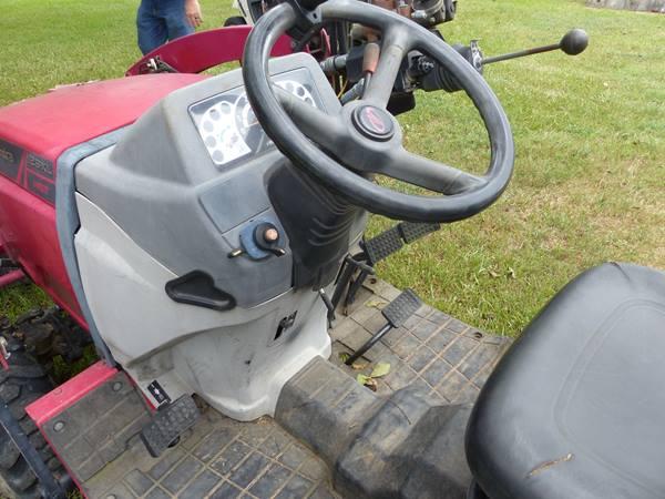MAHINDRA MAX26XL HST TRACTOR W/FE LOADER