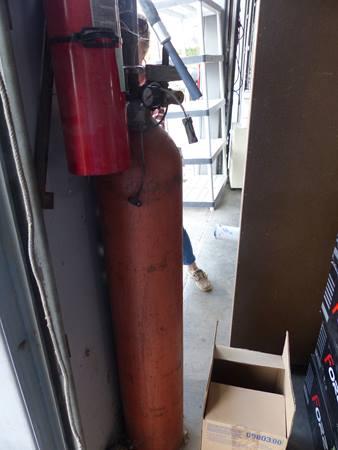 HELIUM TANK