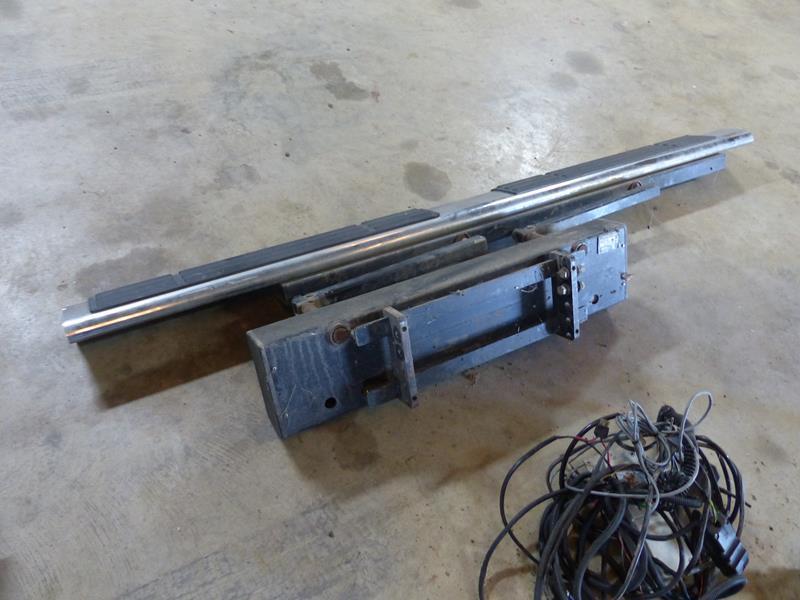 2016 LIFT ESSENTIALS RUNNING BOARD LIFT FOR TRUCK