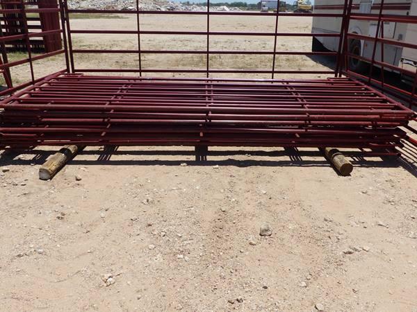 HEAVY DUTY 5'X12'  RED CORRAL PANELS