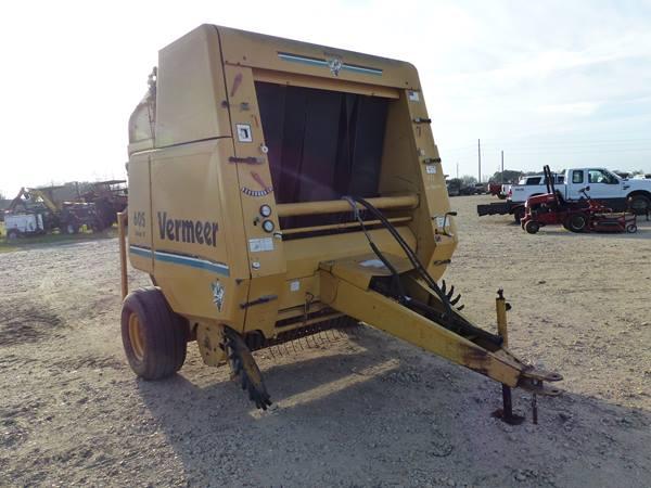 VERMEER 605 SERIES K ROUND BALER